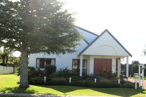 Photo of property in 140 Durrant Drive, Whangamata, 3620