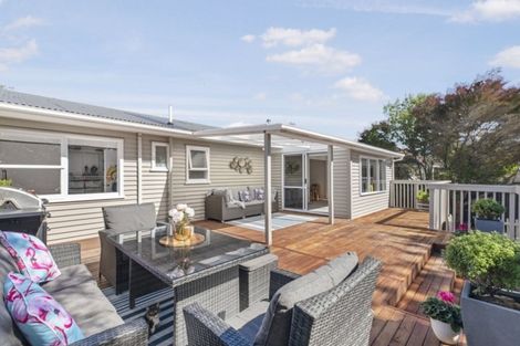 Photo of property in 24 La Rosa Street, Green Bay, Auckland, 0604