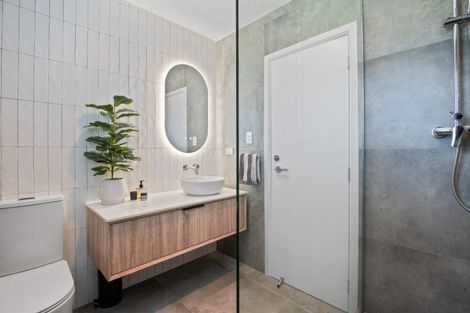 Photo of property in 5 Wallace Road, Mangere Bridge, Auckland, 2022