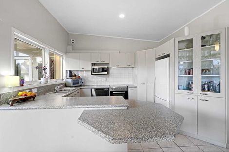 Photo of property in 2 Bushlands Place, Opaheke, Papakura, 2113