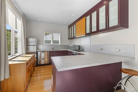 Photo of property in 36 Sutherland Crescent, Melrose, Wellington, 6023