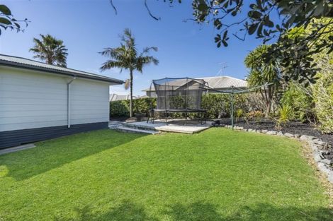 Photo of property in 2/28 Bay Street, Red Beach, 0932