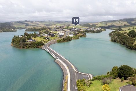 Photo of property in 18 Maataitai Road, Raglan, 3225