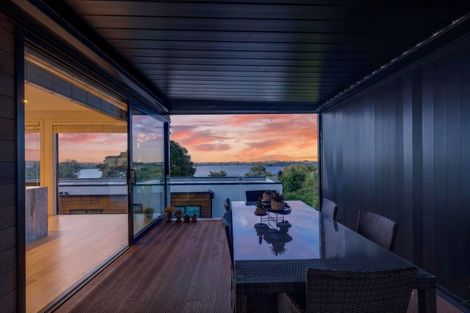 Photo of property in 37 Lake Pupuke Drive, Takapuna, Auckland, 0622