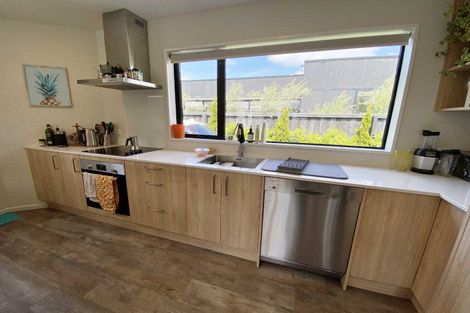 Photo of property in 2/98 Hills Road, Edgeware, Christchurch, 8013