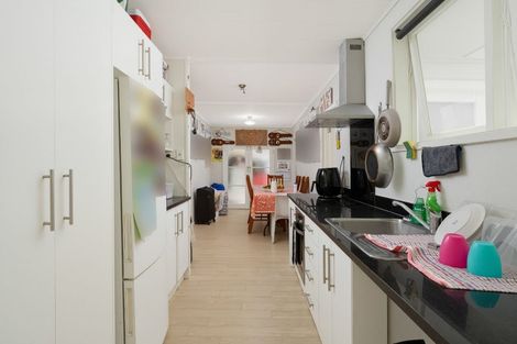 Photo of property in 52 Robertson Road, Favona, Auckland, 2024