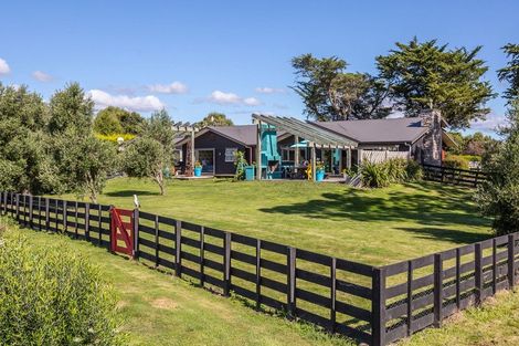 Photo of property in 1 Campbell Drive, Martinborough, 5711
