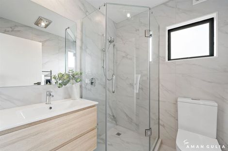 Photo of property in 13b Serjeant Street, Henderson, Auckland, 0612