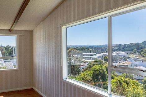 Photo of property in 13 Rembrandt Avenue, Tawa, Wellington, 5028