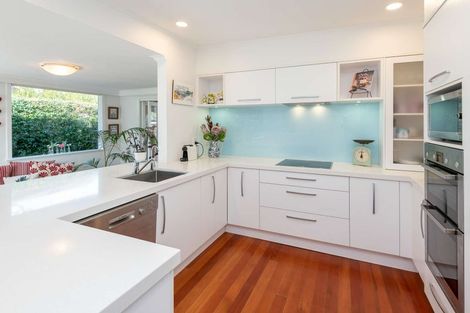 Photo of property in 10 Glenfern Road, Mellons Bay, Auckland, 2014