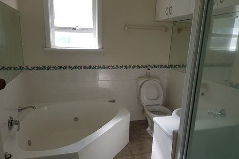 Photo of property in 12 Limmer Place, Browns Bay, Auckland, 0632