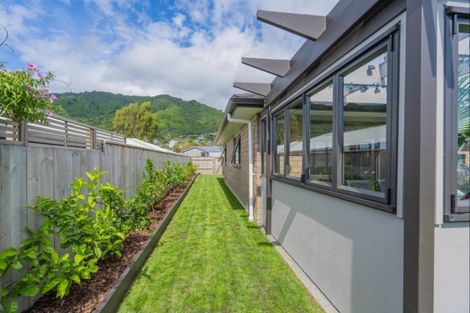 Photo of property in 7 Mahia Lane, Waikanae, 5036