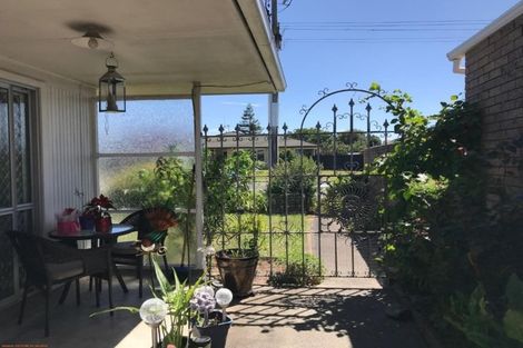 Photo of property in 2/102 Sandwich Road, St Andrews, Hamilton, 3200