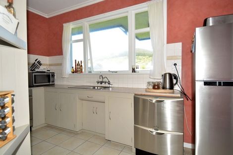 Photo of property in 258 Marine Parade, Bluff, 9814