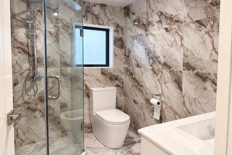 Photo of property in 16 Lobelia Rise, Goodwood Heights, Auckland, 2105