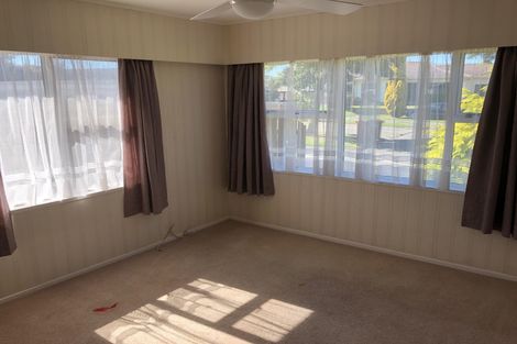 Photo of property in 43 Meadowbrook Drive, Cloverlea, Palmerston North, 4412