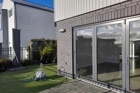 Photo of property in 3 Maureen Close, East Tamaki Heights, Auckland, 2016