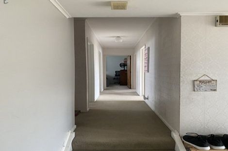 Photo of property in 110 Taylor Terrace, Tawa, Wellington, 5028