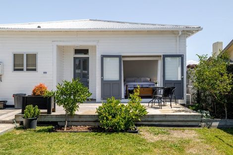 Photo of property in 43 Wood Street, Takaro, Palmerston North, 4410
