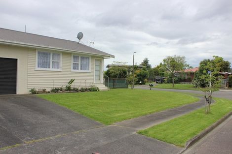 Photo of property in 80a Wikiriwhi Crescent, Awapuni, Palmerston North, 4412