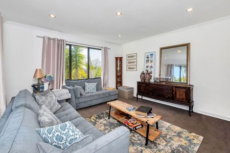 Photo of property in 2 Viridian Lane, Greenhithe, Auckland, 0632