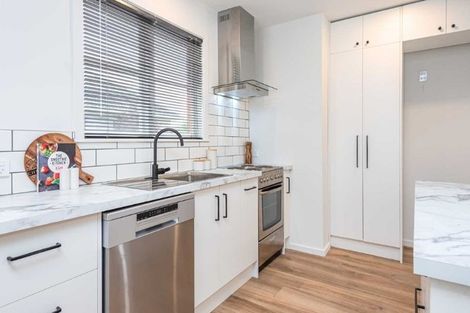 Photo of property in 17 Ballantyne Avenue, Upper Riccarton, Christchurch, 8041