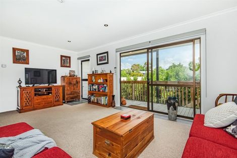 Photo of property in 4 Mona Vale, West Harbour, Auckland, 0618