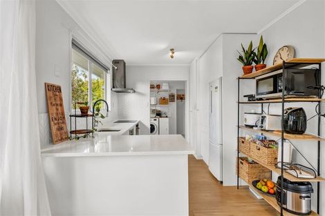 Photo of property in 63 Weatherly Road, Torbay, Auckland, 0630