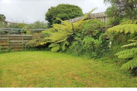 Photo of property in 27 Bellringer Crescent, Newlands, Wellington, 6037