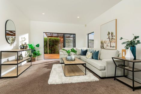 Photo of property in 48 Huntington Park Drive, Greenhithe, Auckland, 0632