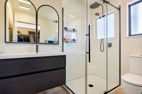 Photo of property in 122 Woodman Drive, Tawa, Wellington, 5028