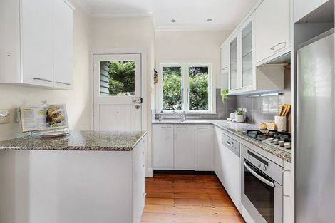 Photo of property in 33 Tio Tio Road, Miramar, Wellington, 6022