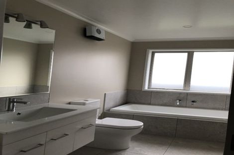 Photo of property in 15 Barry Curtis Place, Levin, 5510