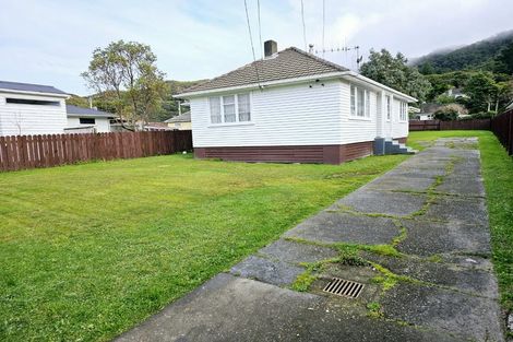 Photo of property in 179 Wainuiomata Road, Wainuiomata, Lower Hutt, 5014
