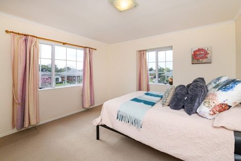 Photo of property in 2 Rosebank Avenue, Kelvin Grove, Palmerston North, 4414