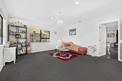 Photo of property in 43 Ohiwa Road, Papakura, 2582