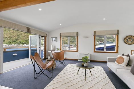 Photo of property in 32 Owhiro Bay Parade, Owhiro Bay, Wellington, 6023