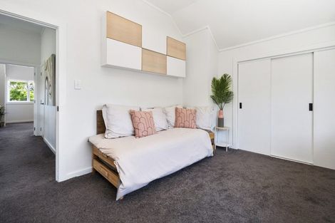 Photo of property in 17 Phoenix Avenue, Hokowhitu, Palmerston North, 4410