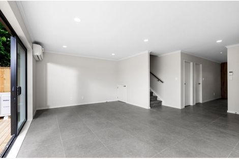 Photo of property in 10c Neilon Place, Northcross, Auckland, 0632