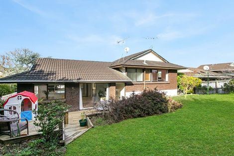 Photo of property in 3 Mirrabooka Avenue, Botany Downs, Auckland, 2010