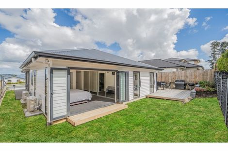Photo of property in 30 Accolage Boulevard, Kumeu, 0810