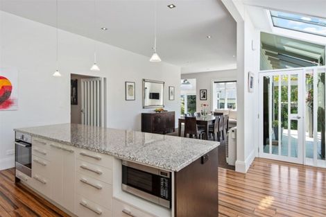 Photo of property in 21 Hackthorne Road, Cashmere, Christchurch, 8022