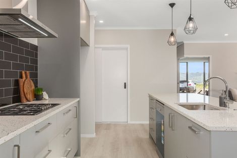 Photo of property in 20 Rotorua Grove, Aotea, Porirua, 5024