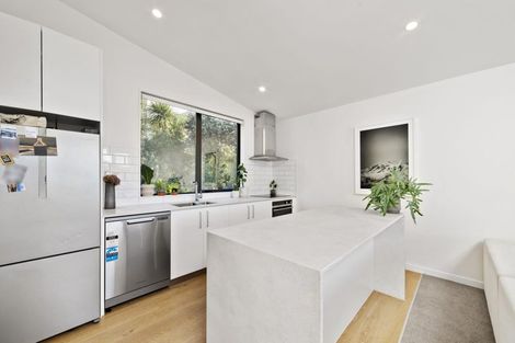 Photo of property in 2/18 Oriental Terrace, Oriental Bay, Wellington, 6011