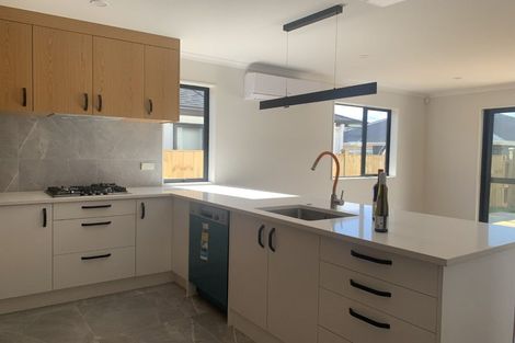 Photo of property in 16 Noia Way, Karaka, Papakura, 2113