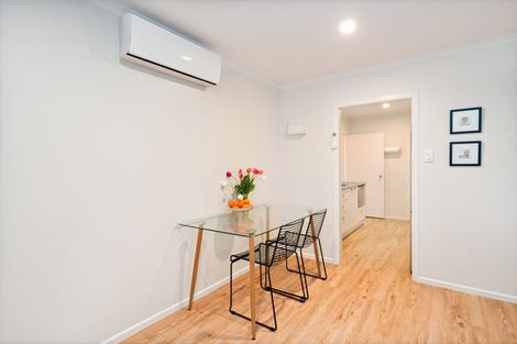 Photo of property in 3/99a View Road, Sunnyvale, Auckland, 0612