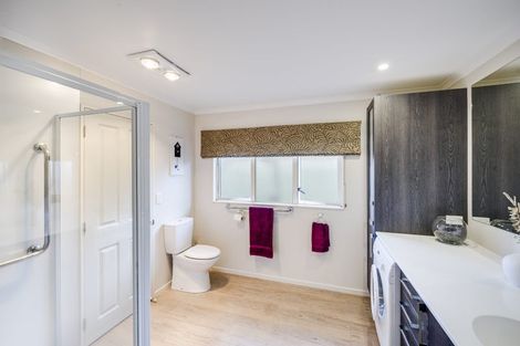 Photo of property in 5a Queens Walk, Taradale, Napier, 4112