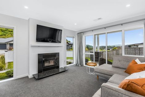 Photo of property in 28 Banks Boulevard, Whitby, Porirua, 5024