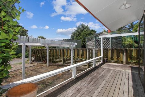 Photo of property in 17a Leaming Place, Clarks Beach, 2122
