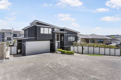 Photo of property in 97 Medallion Drive, Oteha, Auckland, 0632